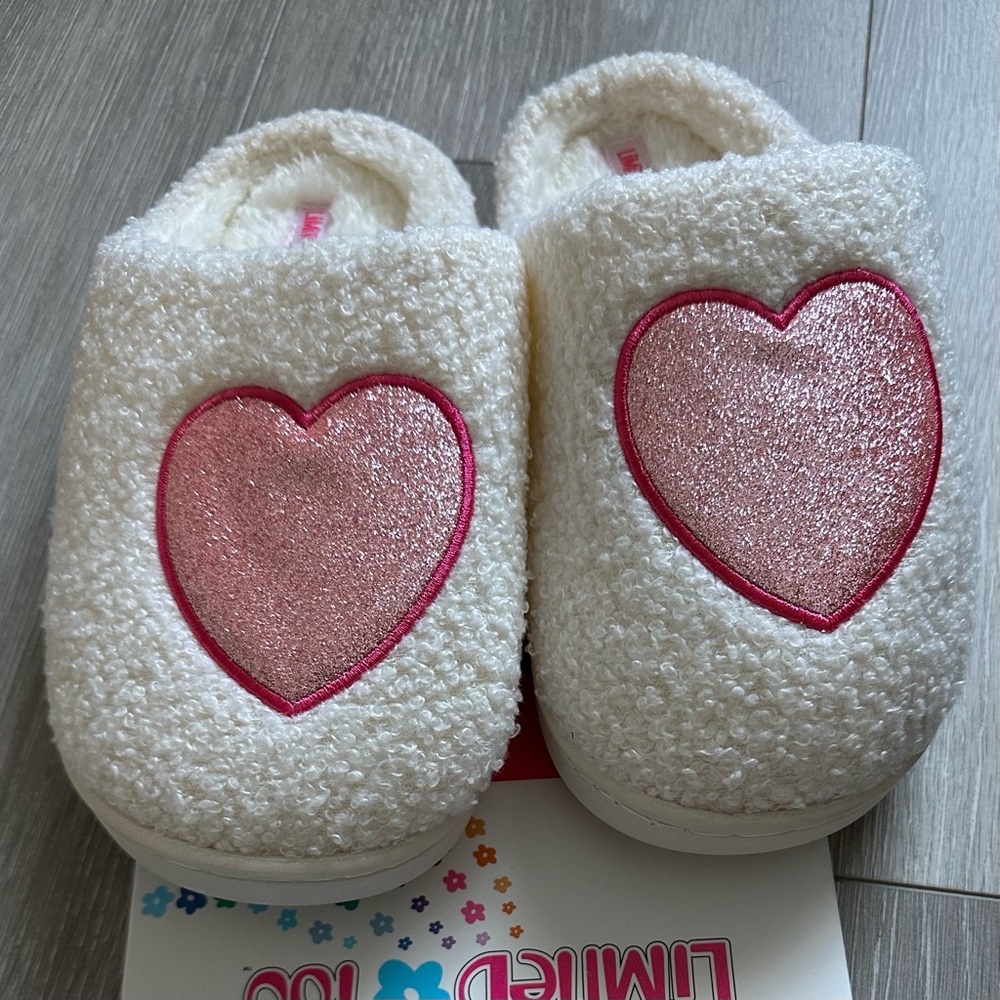 New. Limited Too.  Kids. XL (4/5) White and Pink Heart Slippers.